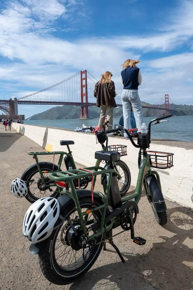 Sausalito Bike Tour From San Francisco 12 Sunny day e-bikes parked at beach with golden gate bridge view sausalito tour